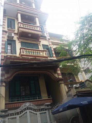 Cho thuê nhà ngõ 6 phố Trần Quốc Hoàn, DT 50m2 xây 5 tầng, căn góc 2 mặt tiền, cách 1 nhà ra phố