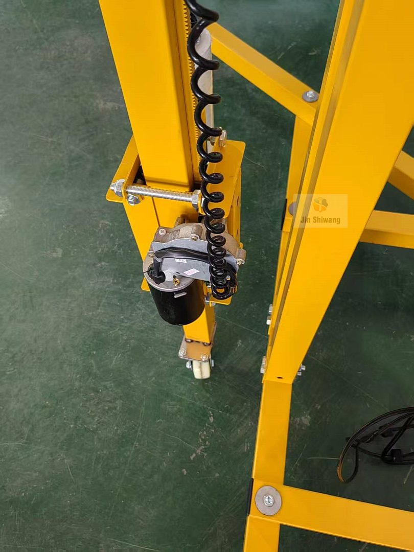 Máy quấn màng co kiện hàng bán tự động