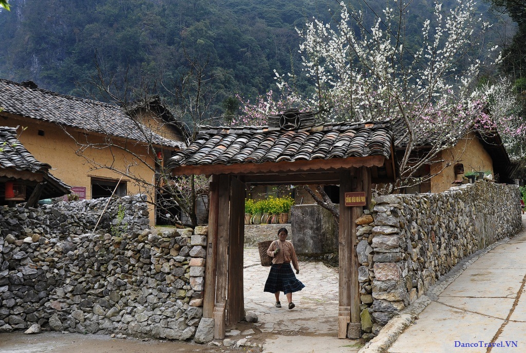 Làng văn hóa Lũng Cẩm