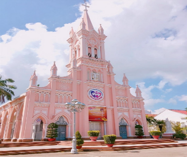 Nhà thờ Chính Tòa Đà Nẵng - Điểm check-in “đốn tim” du khách