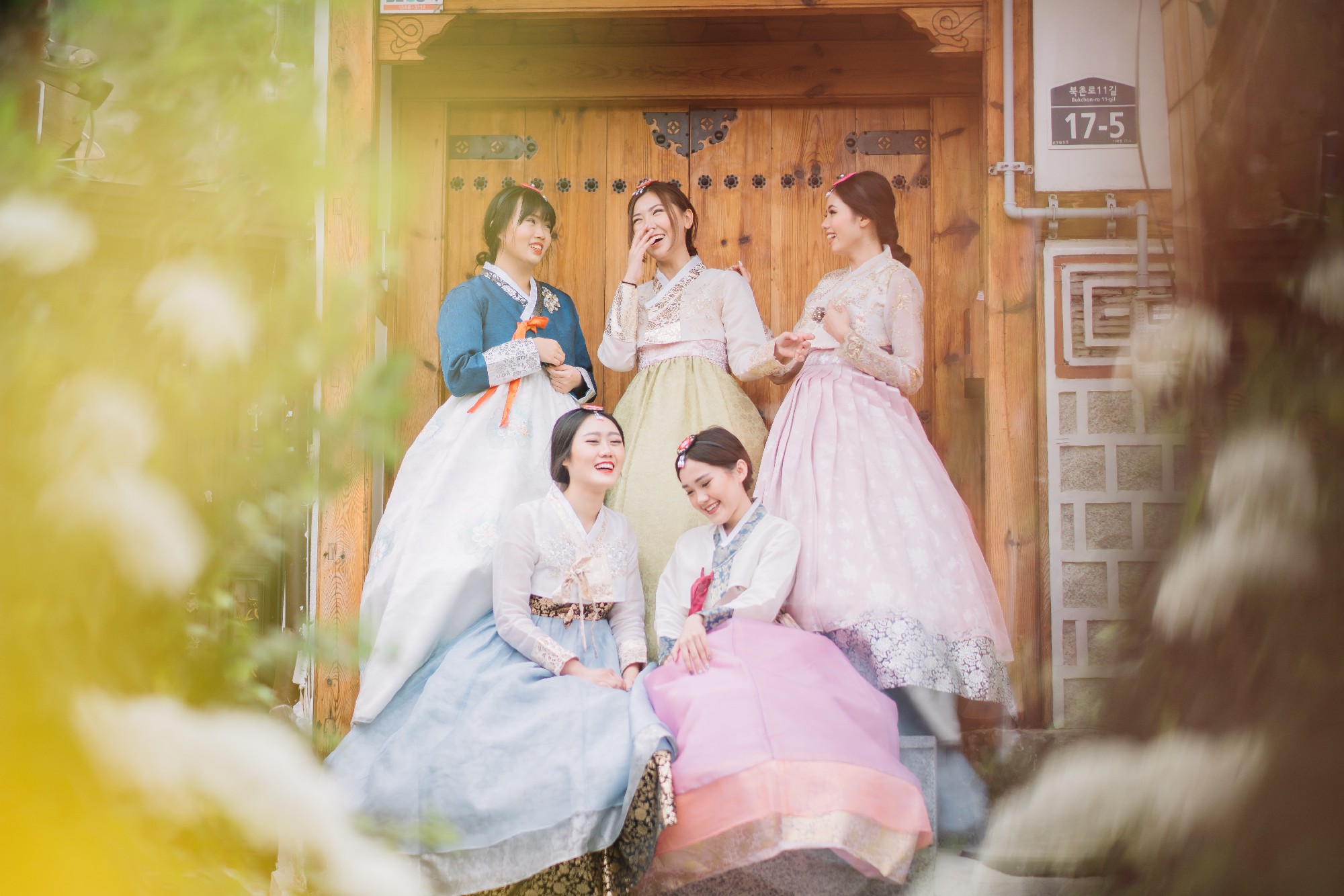 Câu chuyện đằng sau chiếc Hanbok duyên dáng của phụ nữ Hàn