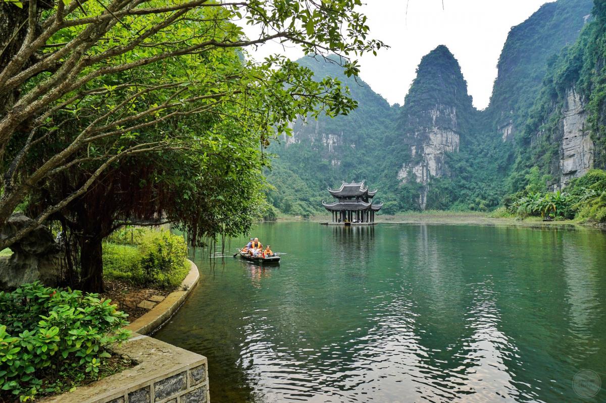 HOA LU - TAM COC - MUA CAVE -1 DAY TRIP BY LIMOUSINE